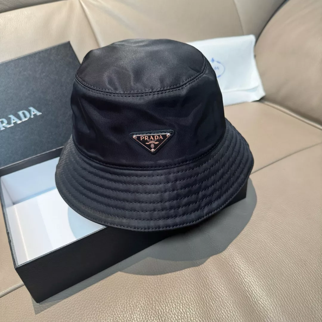 Prada Caps Compact 7489