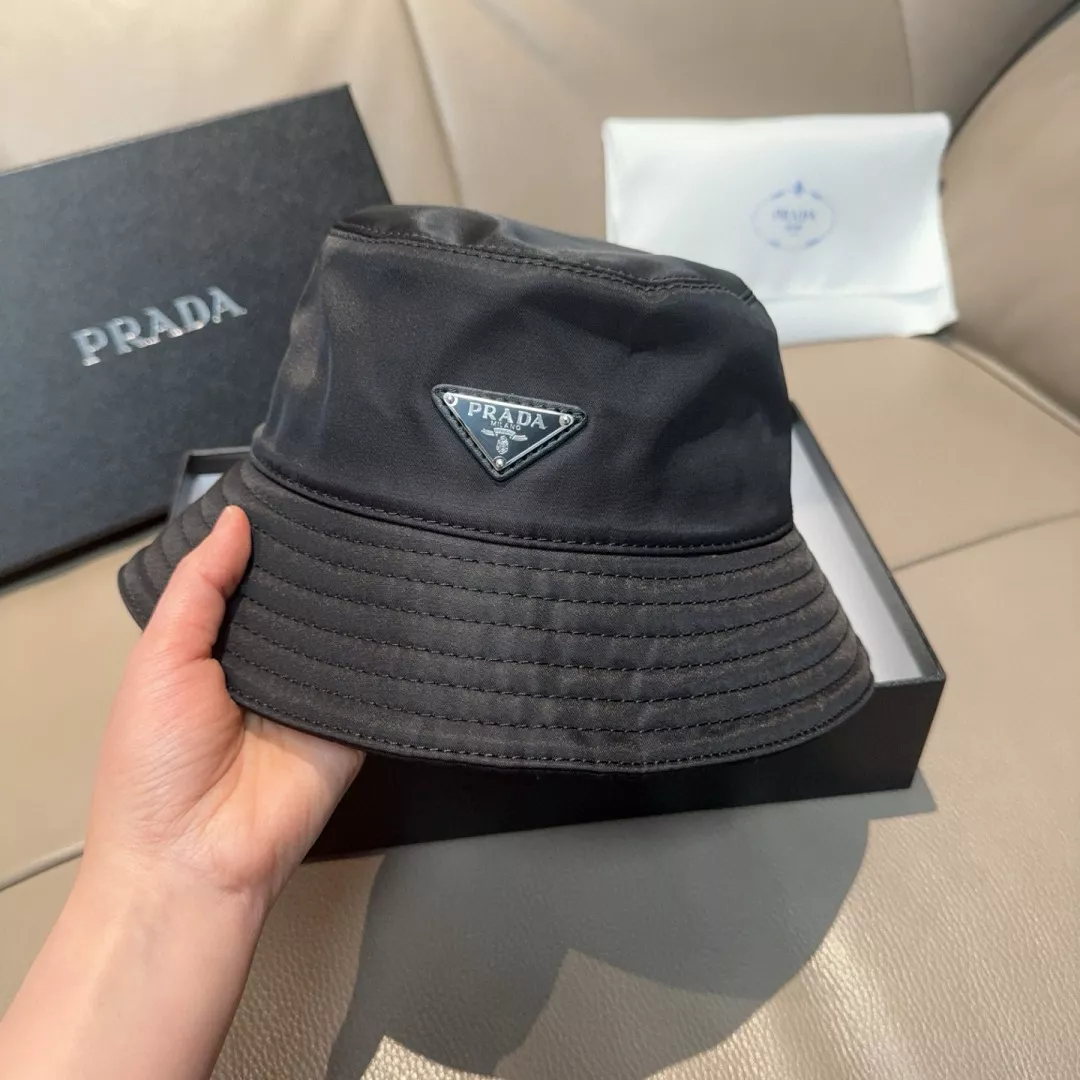 Prada Caps Compact 7489