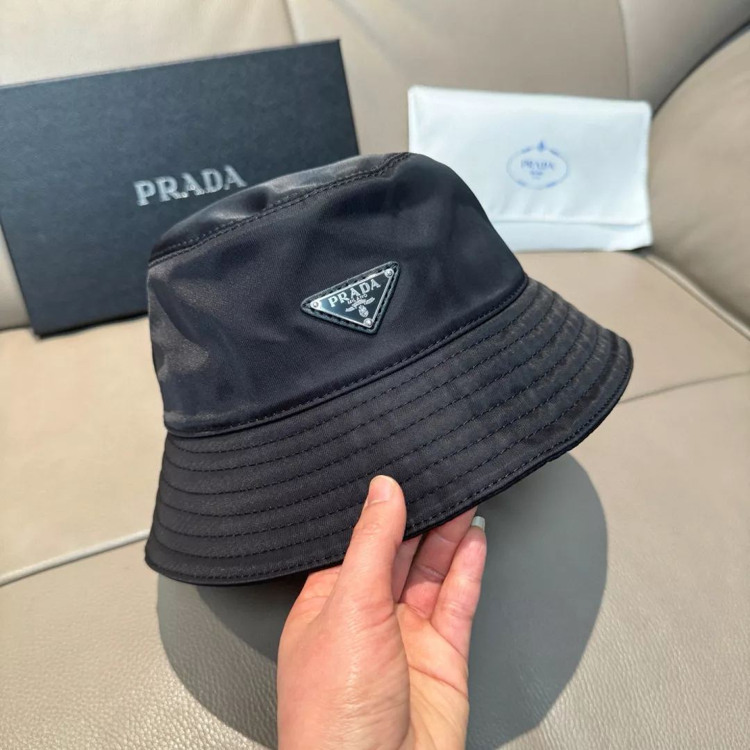 Prada Caps Compact 7489