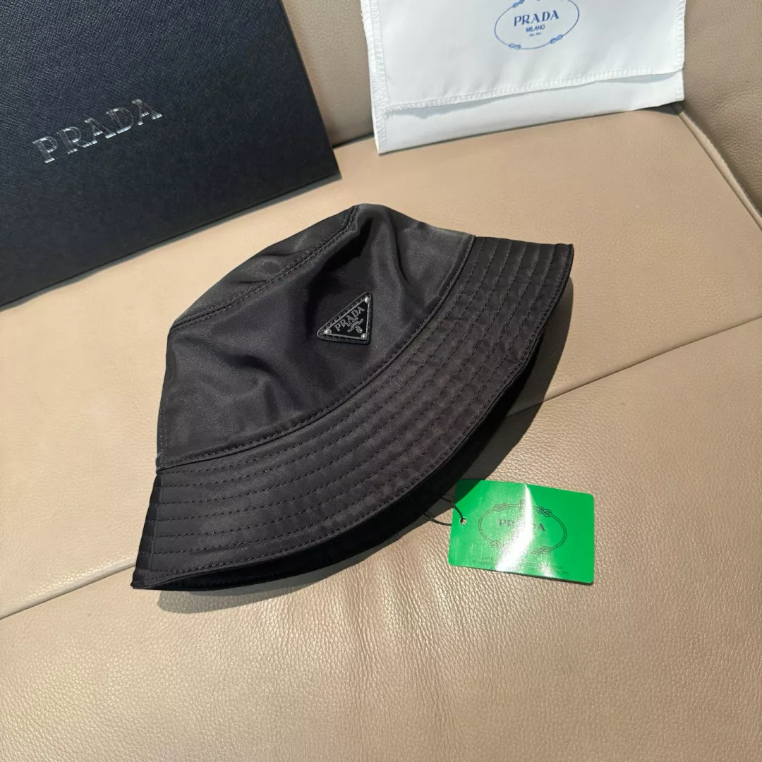 Prada Caps Compact 7489