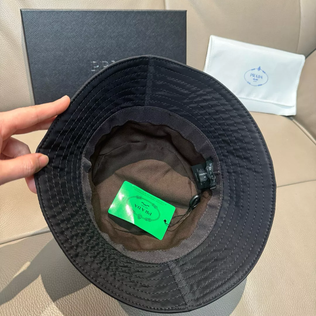 Prada Caps Compact 7489