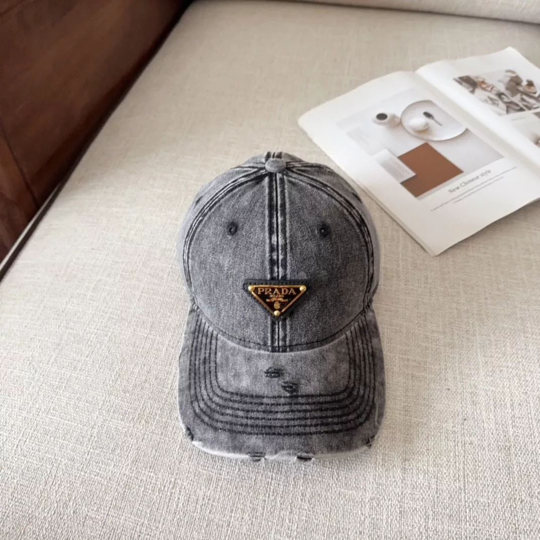 Prada Caps DailyWear 9408