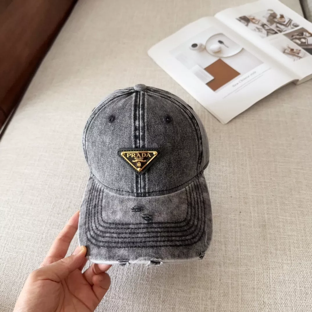 Prada Caps DailyWear 9408