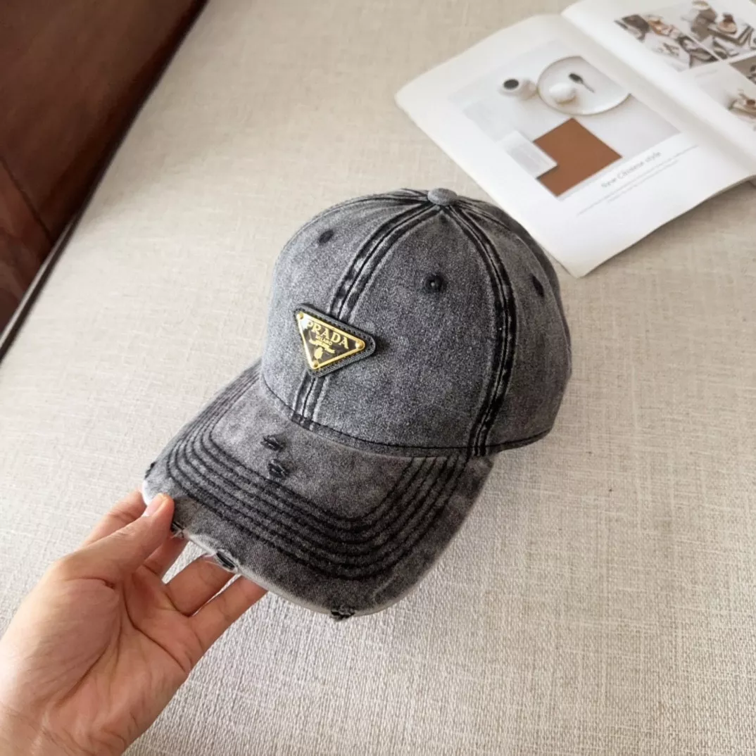 Prada Caps DailyWear 9408