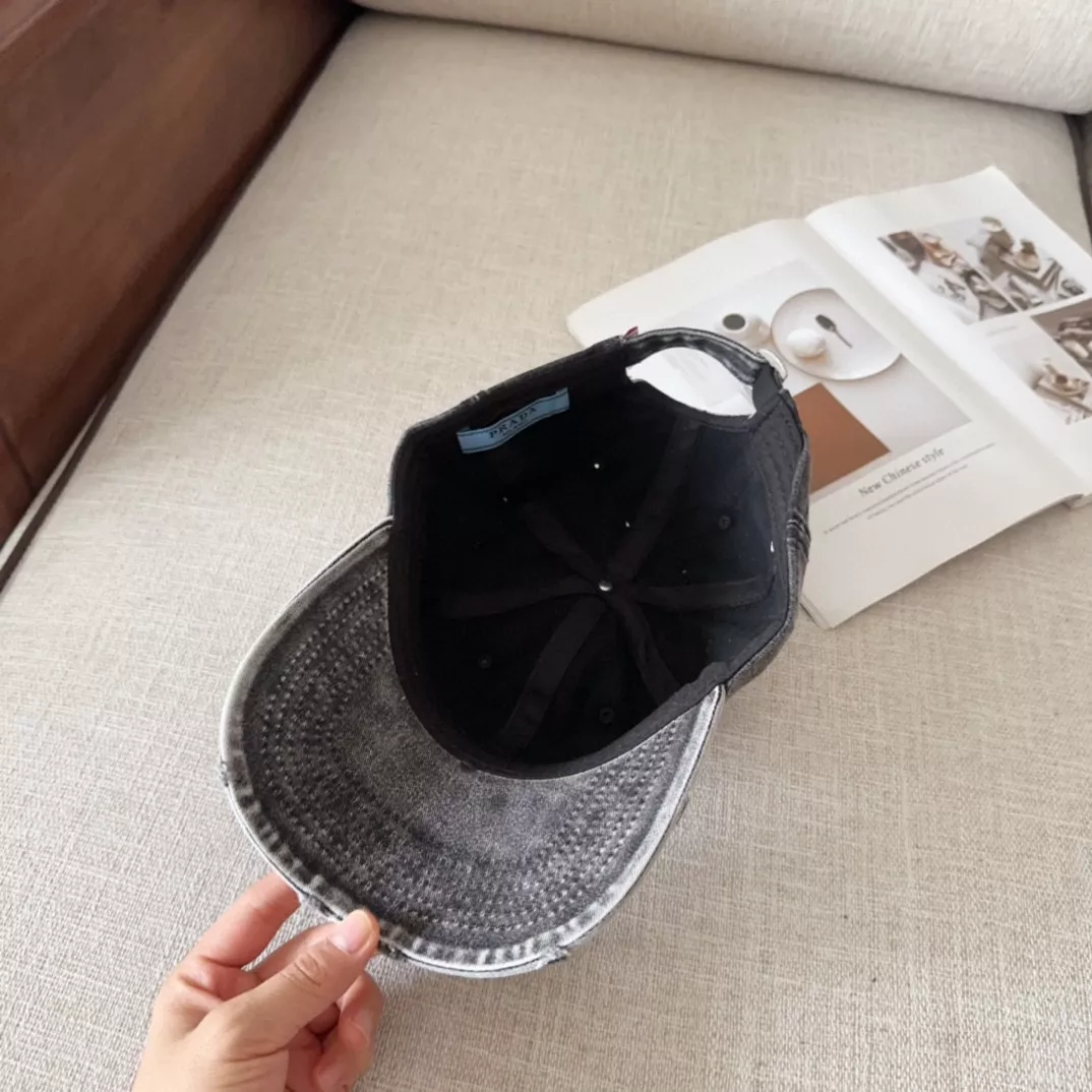Prada Caps DailyWear 9408