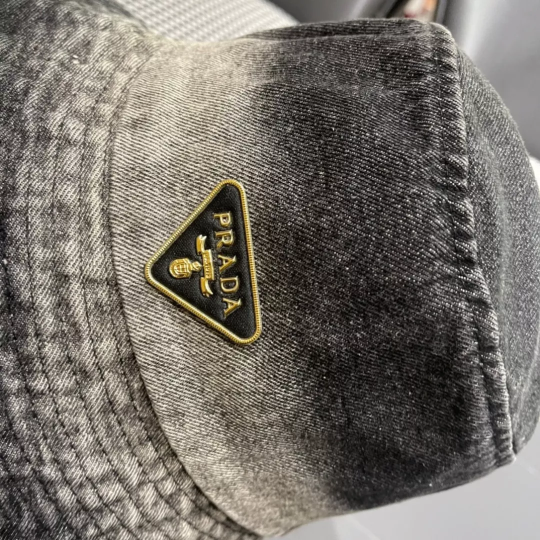 Prada Caps Durable 4342