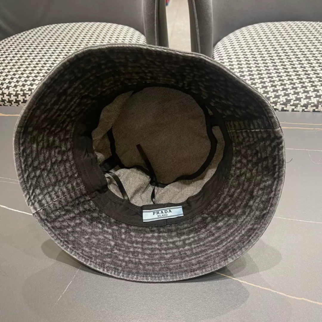 Prada Caps Durable 4342