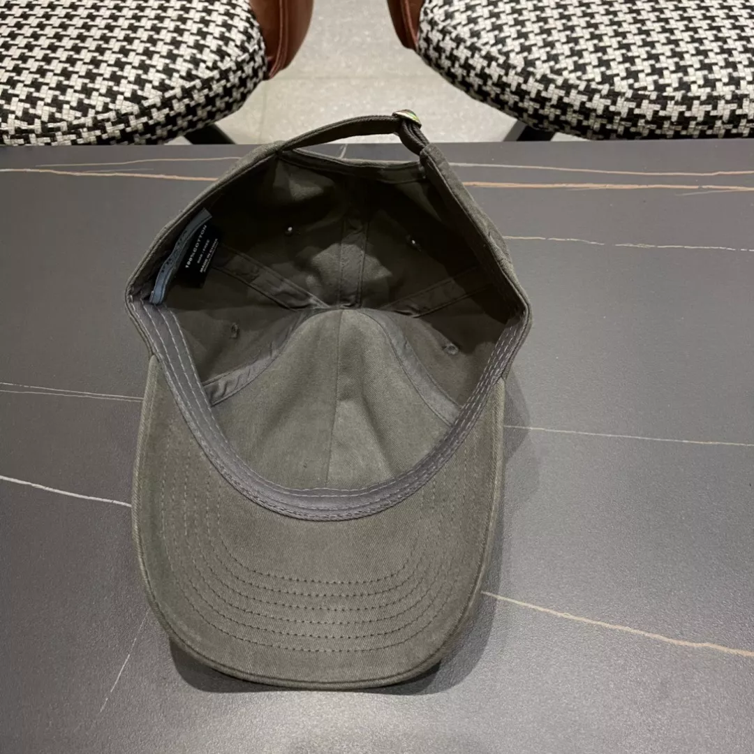 Prada Caps EasyMatch 7887