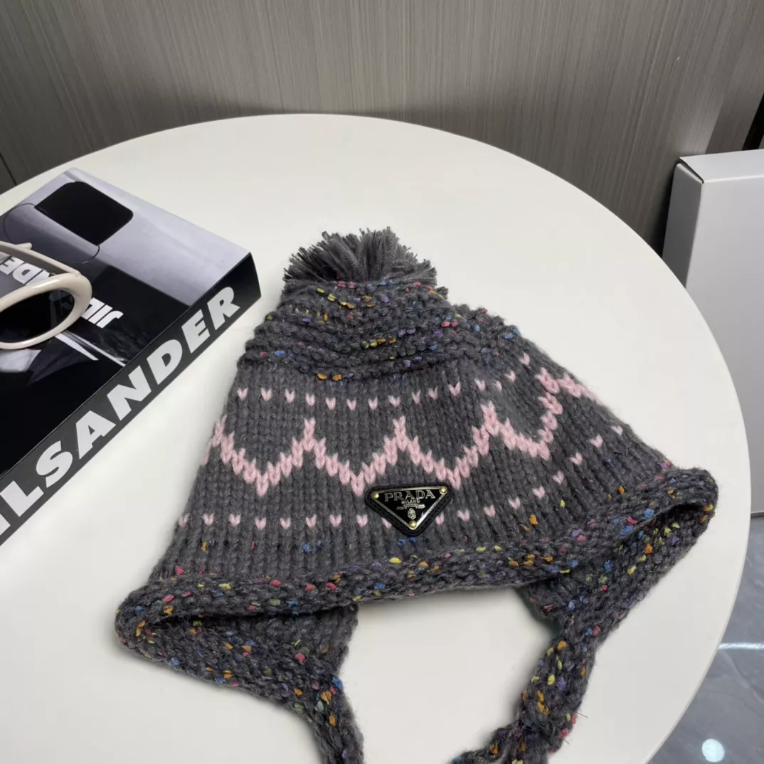 Prada Caps Elegant 540