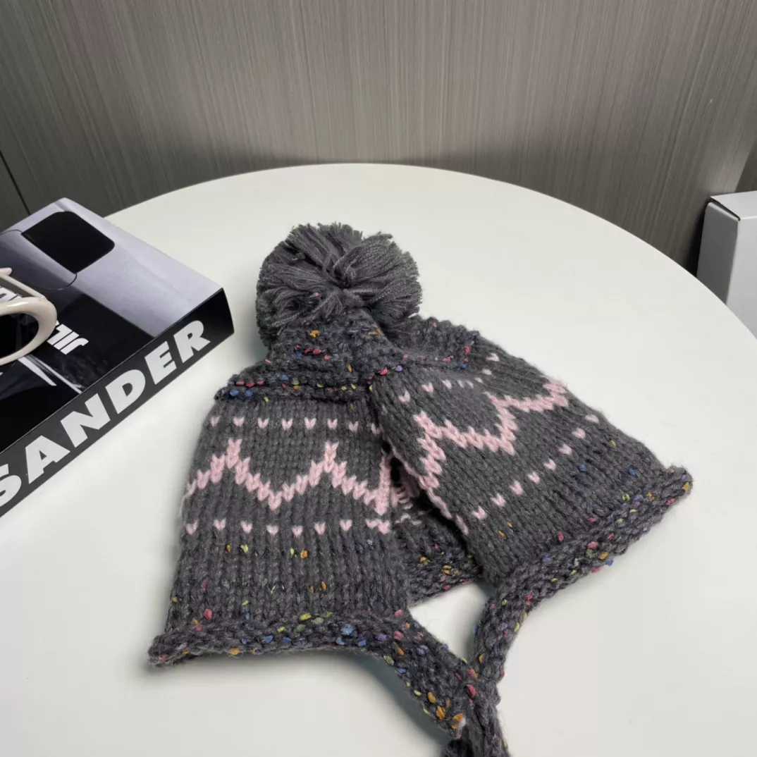 Prada Caps Elegant 540