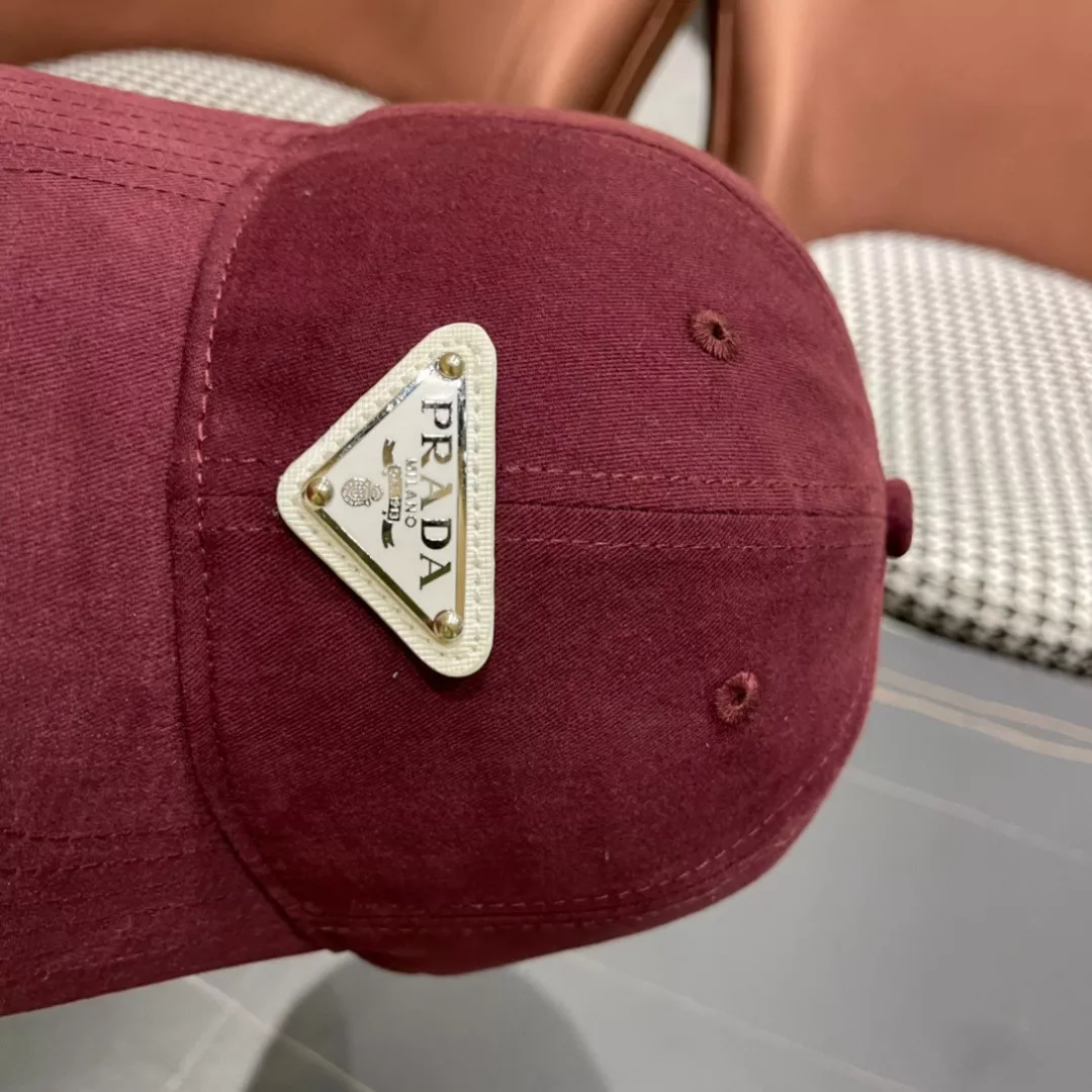 Prada Caps EyeCatching 5610