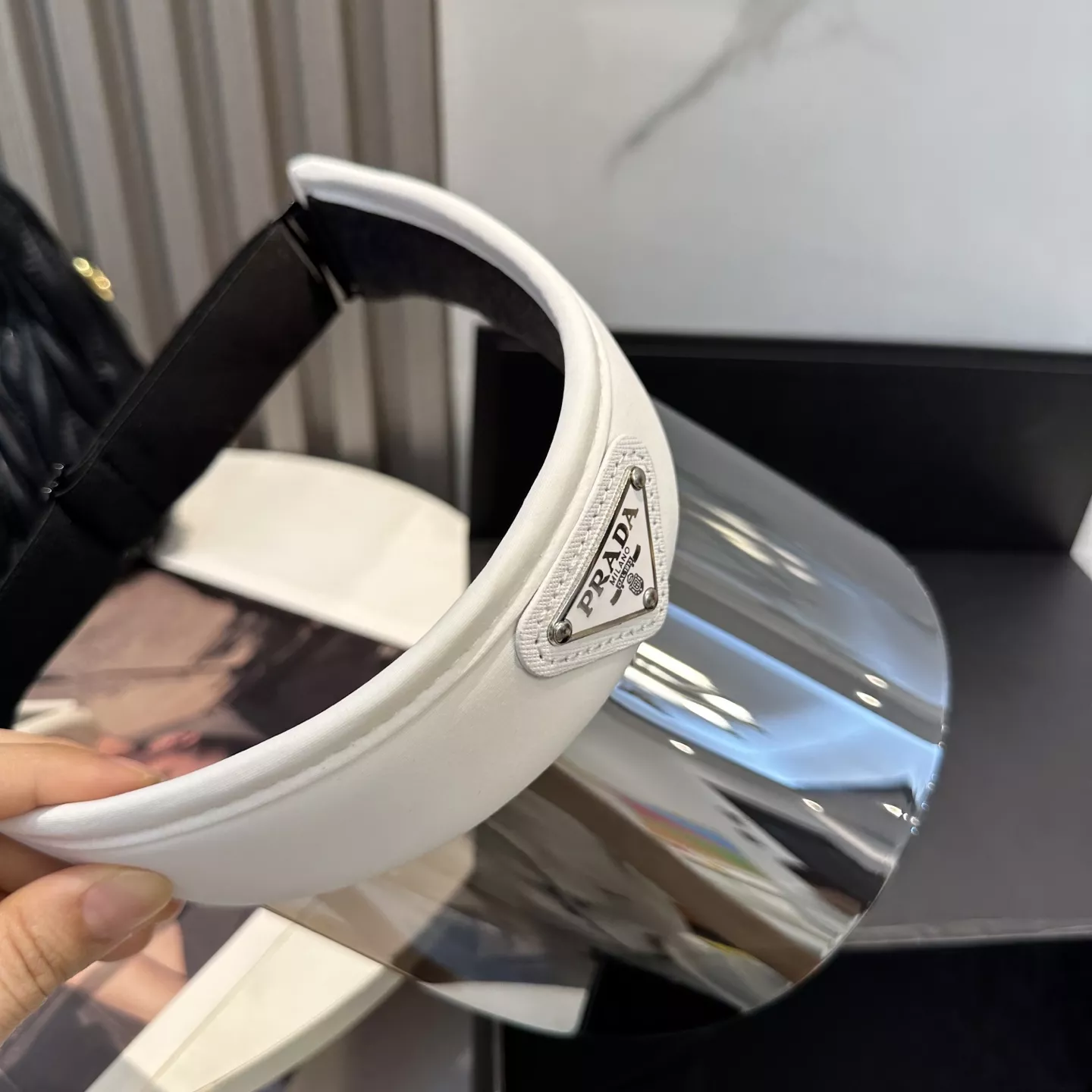 Prada Caps EyeCatching 7538
