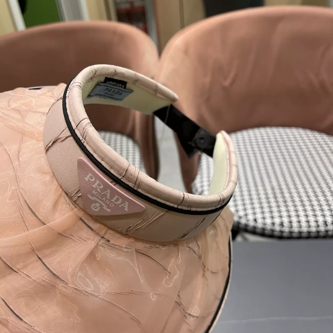 Prada Caps Functional 7111