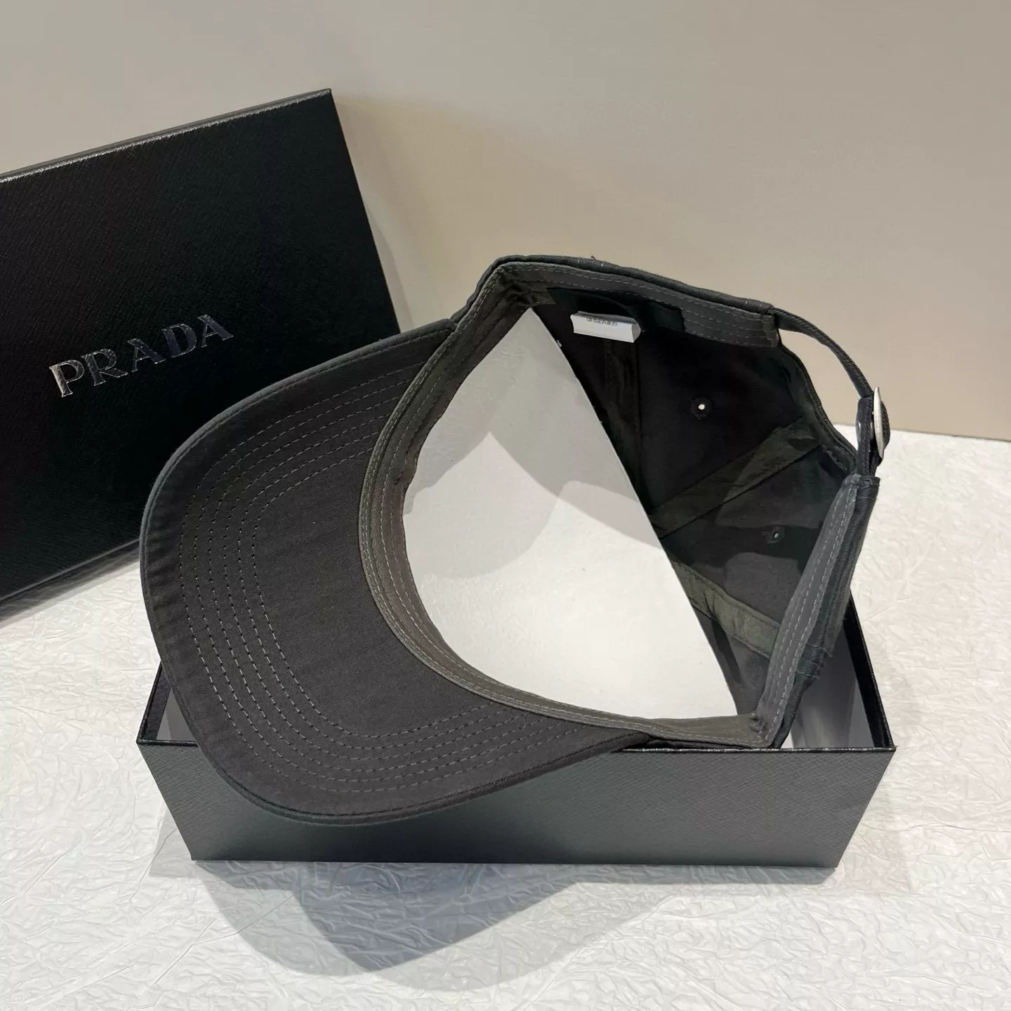 Prada Caps Functional 7315