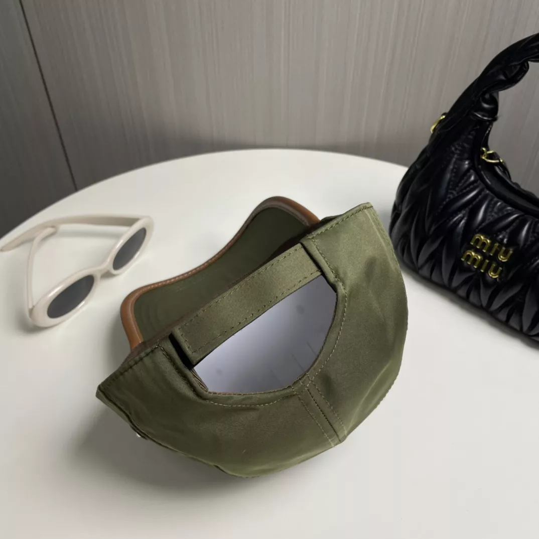 Prada Caps Modern 1644
