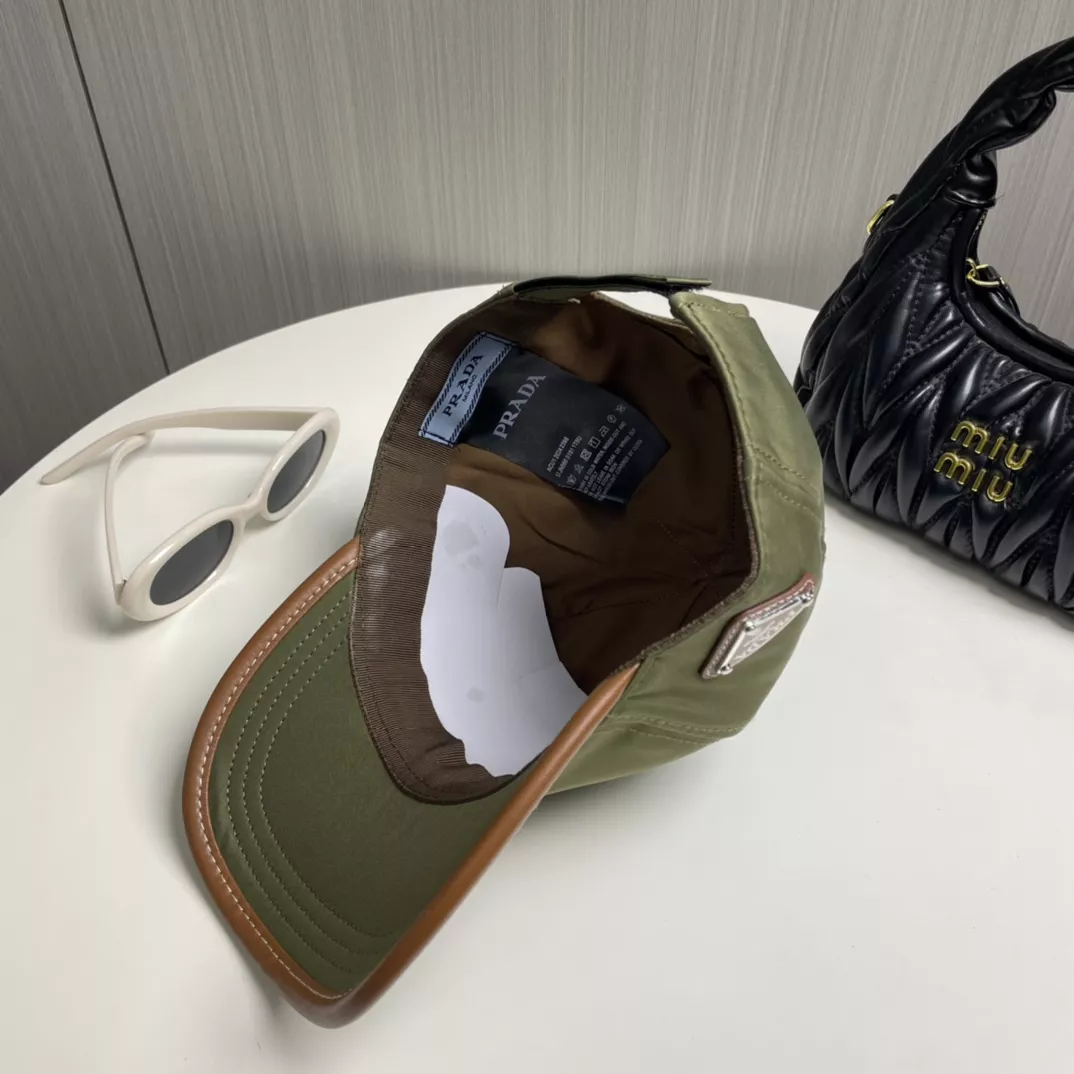 Prada Caps Modern 1644