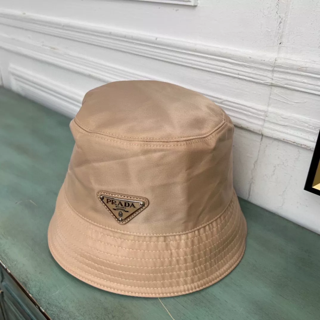 Prada Caps Modern 3061