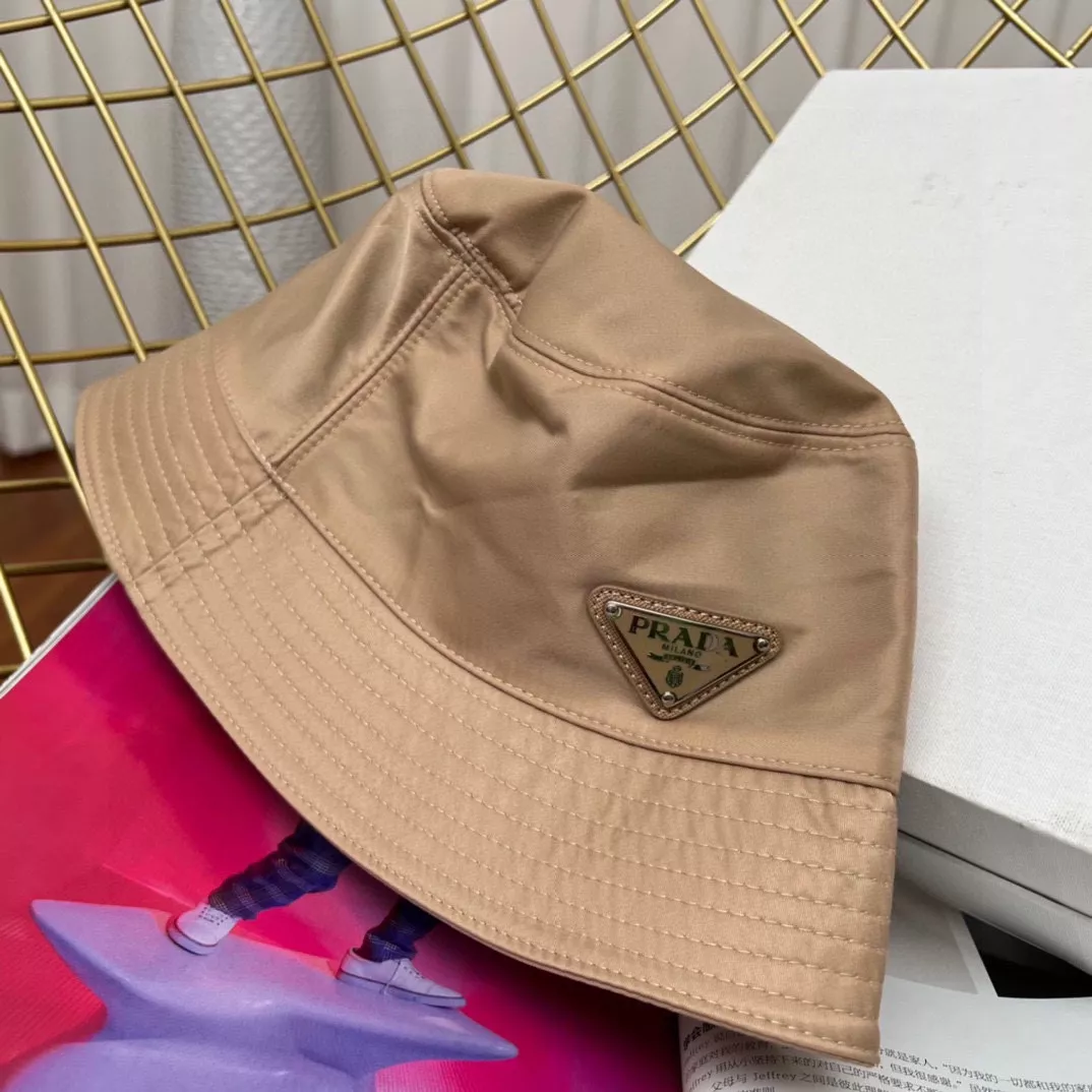 Prada Caps Modern 3061