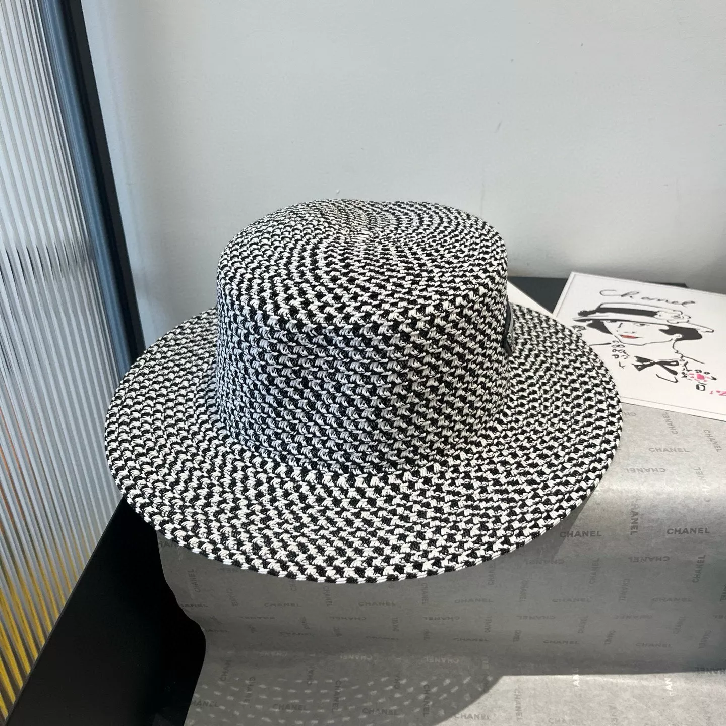Prada Caps Modern 3743