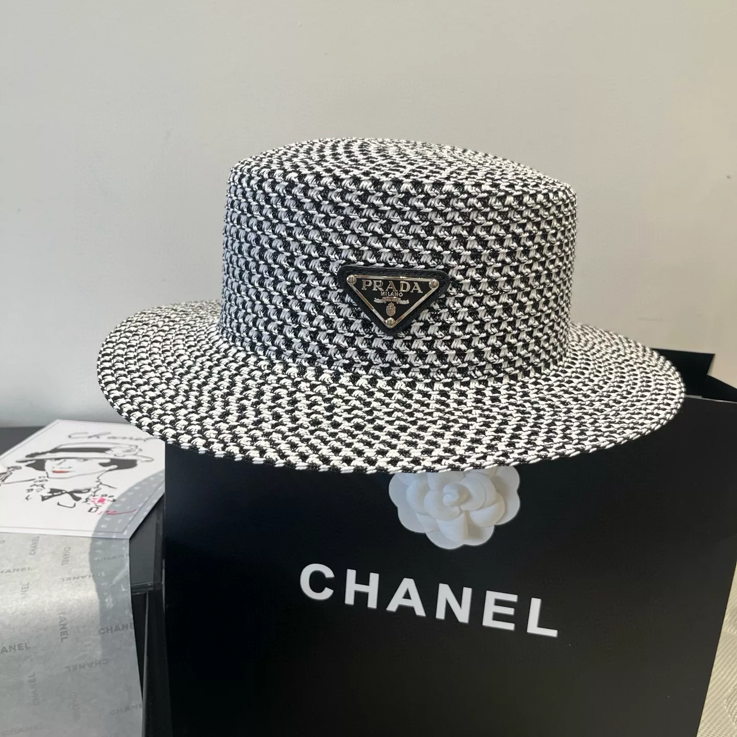 Prada Caps Modern 3743