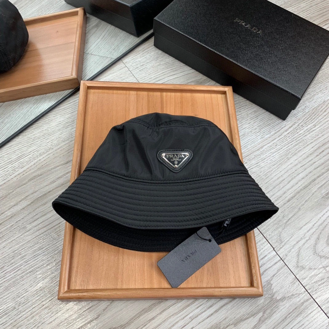 Prada Caps Modern 4839