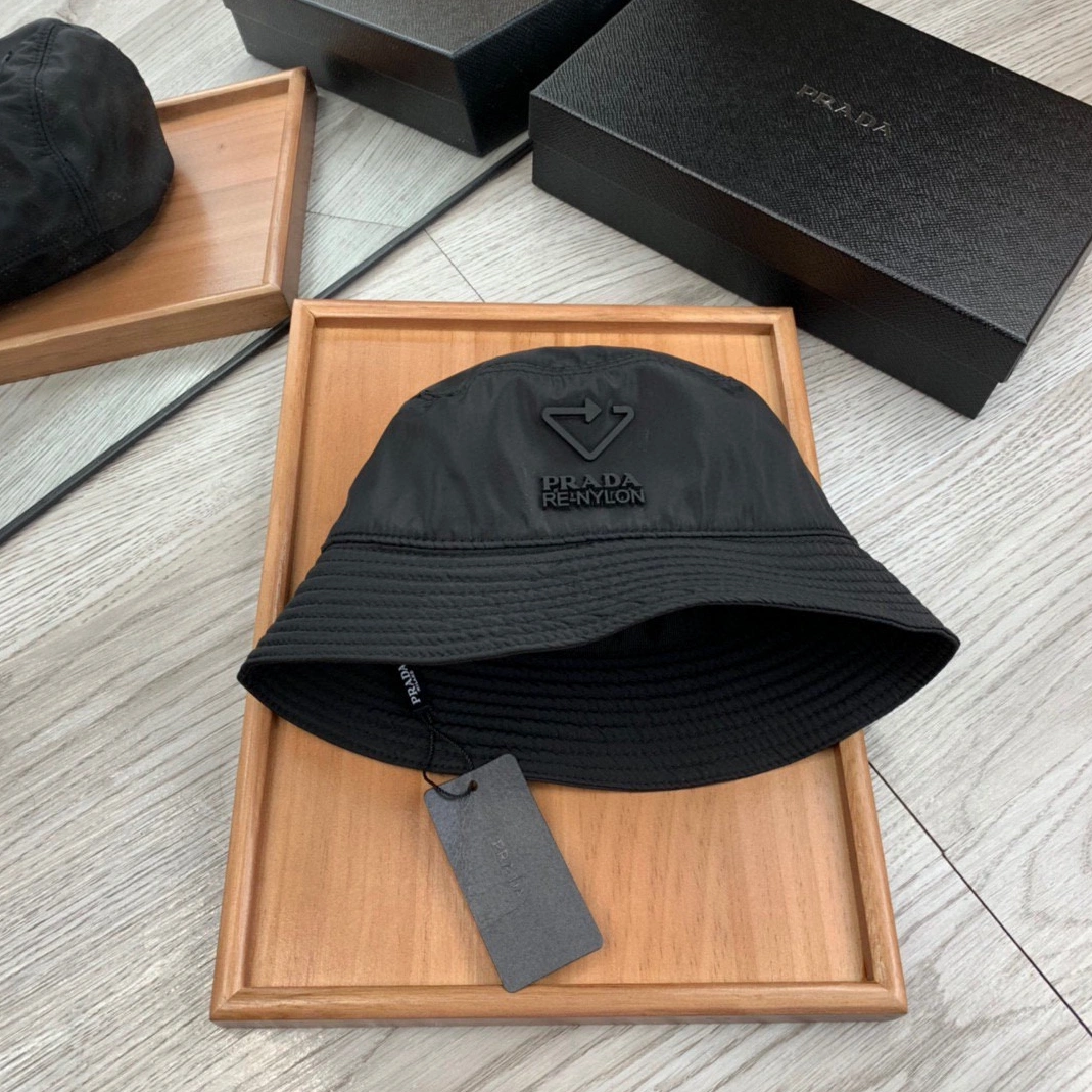 Prada Caps Modern 4839