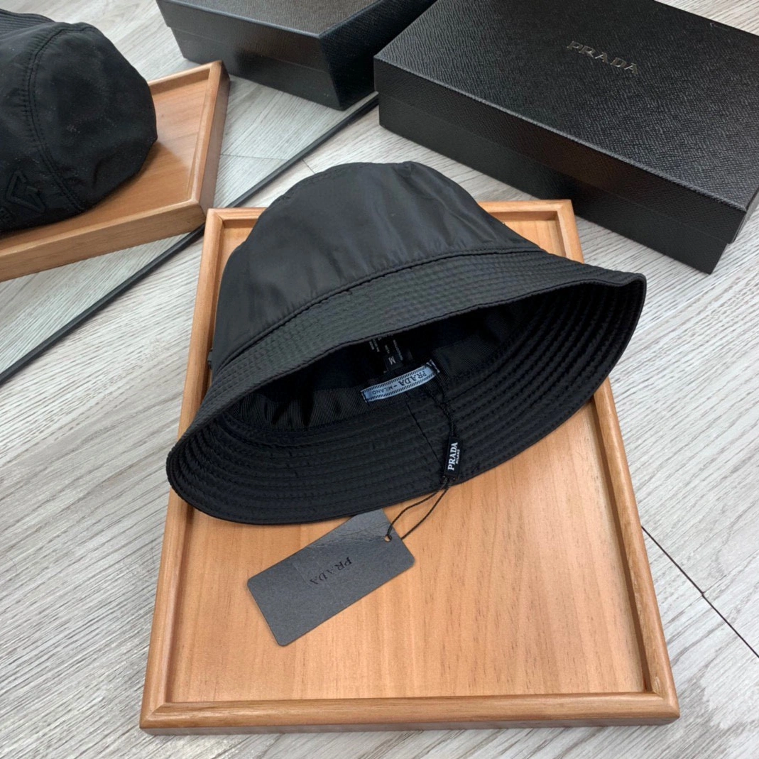 Prada Caps Modern 4839