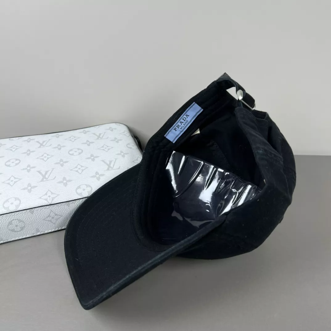 Prada Caps ModernLook 9057