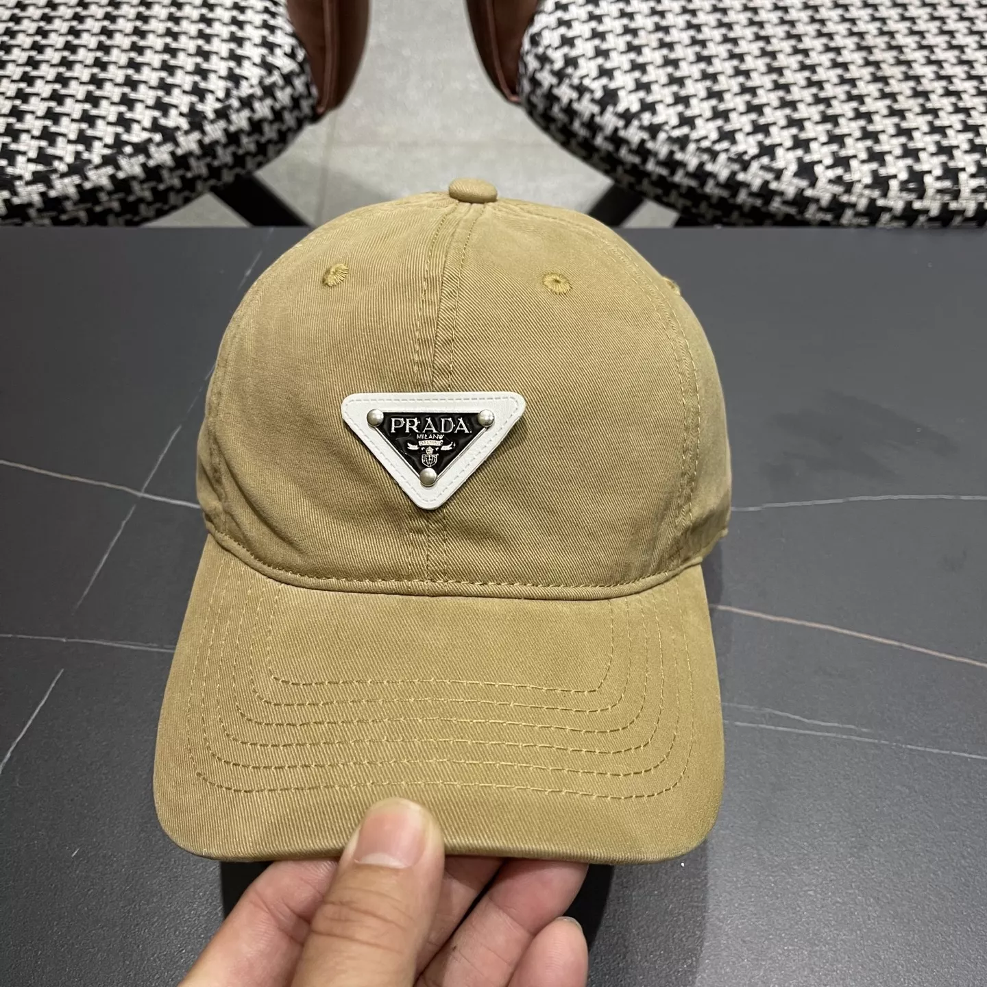 Prada Caps NewStyle 5619