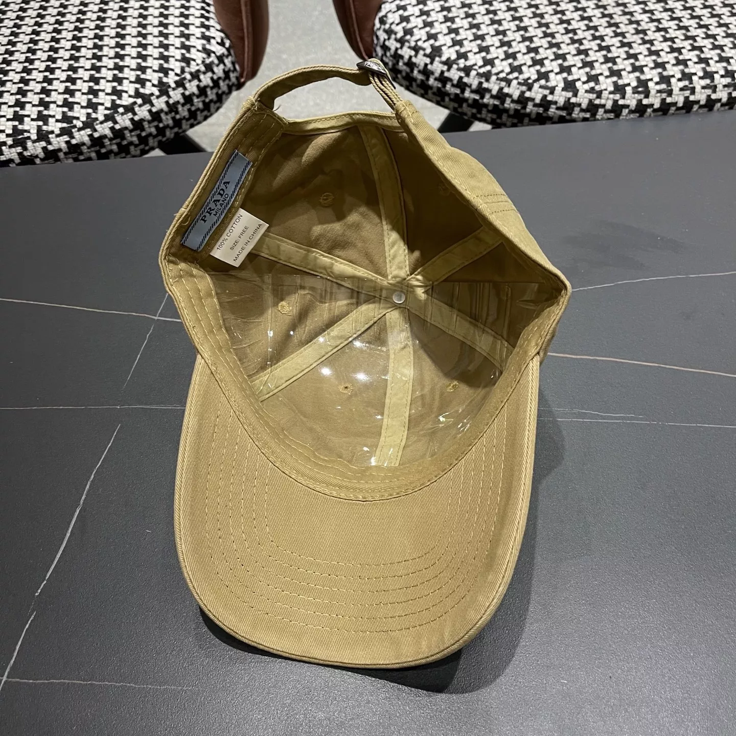 Prada Caps NewStyle 5619