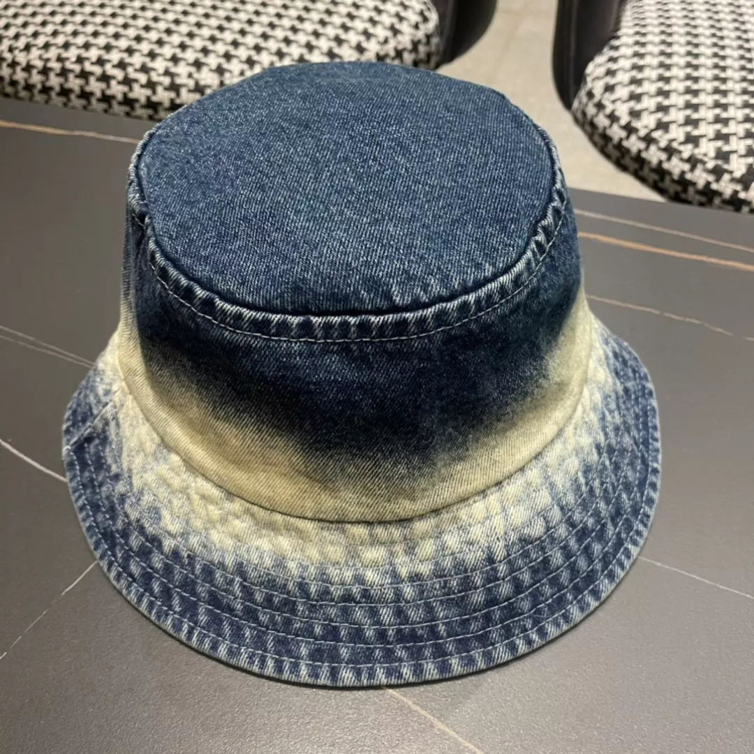 Prada Caps Practical 9033