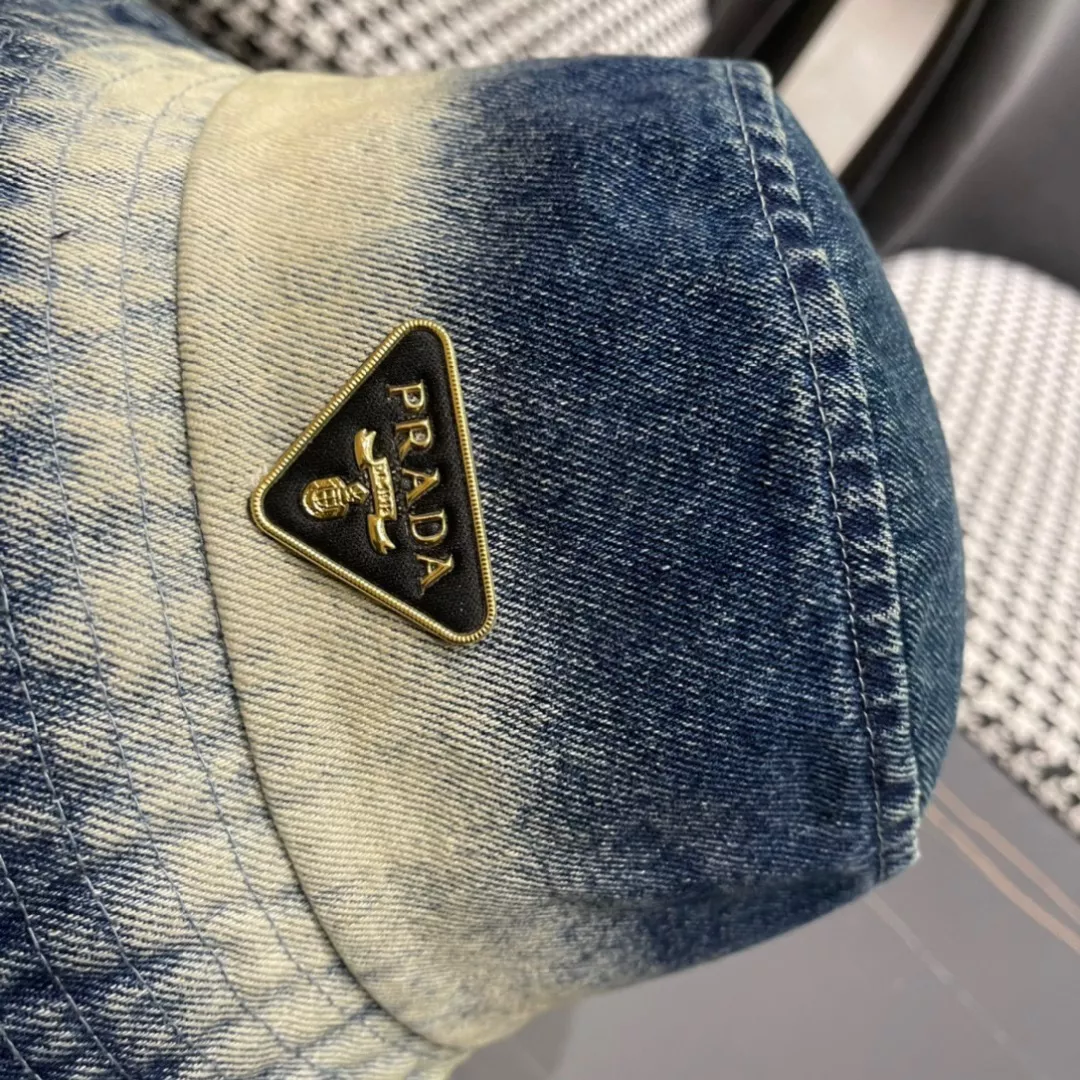 Prada Caps Practical 9033