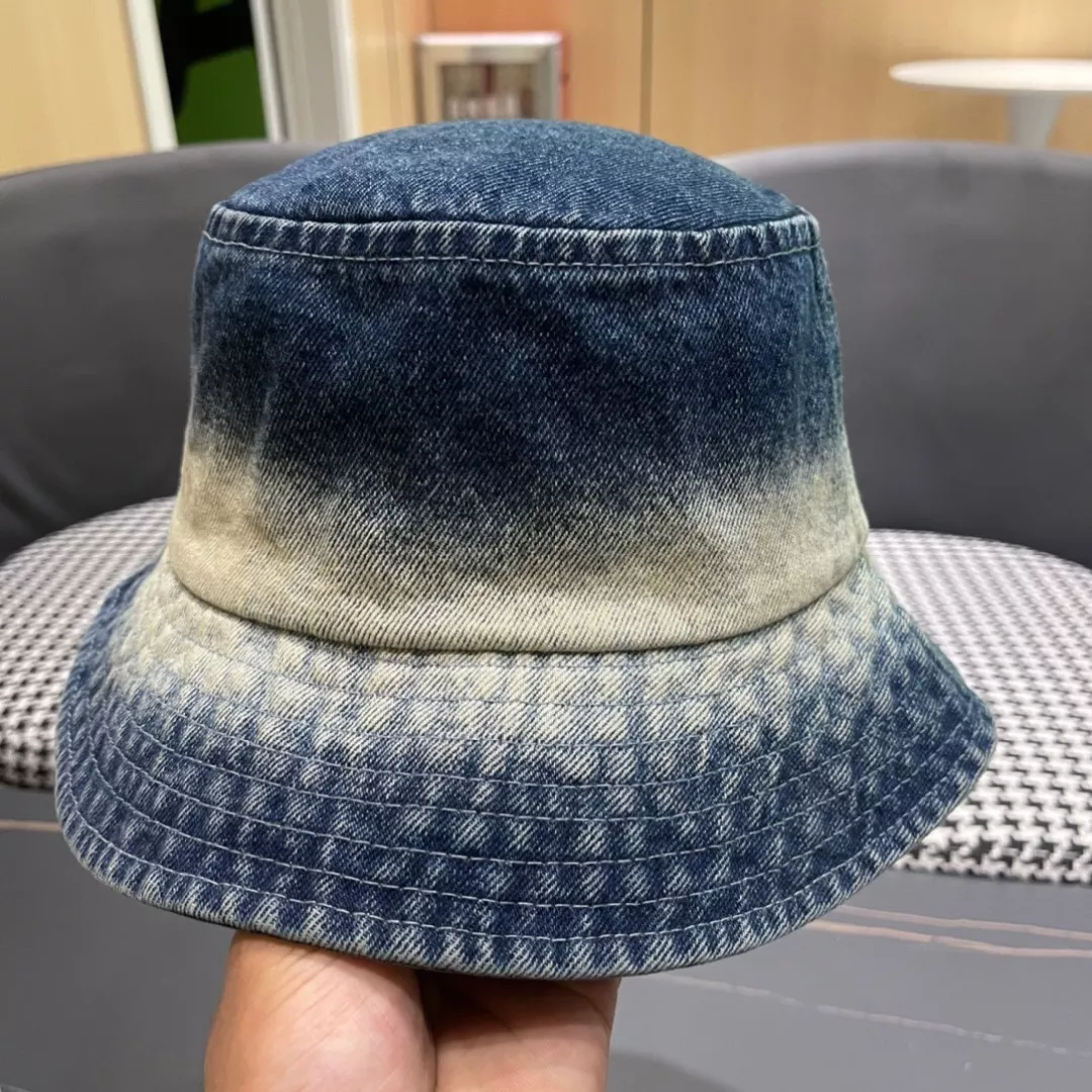 Prada Caps Practical 9033