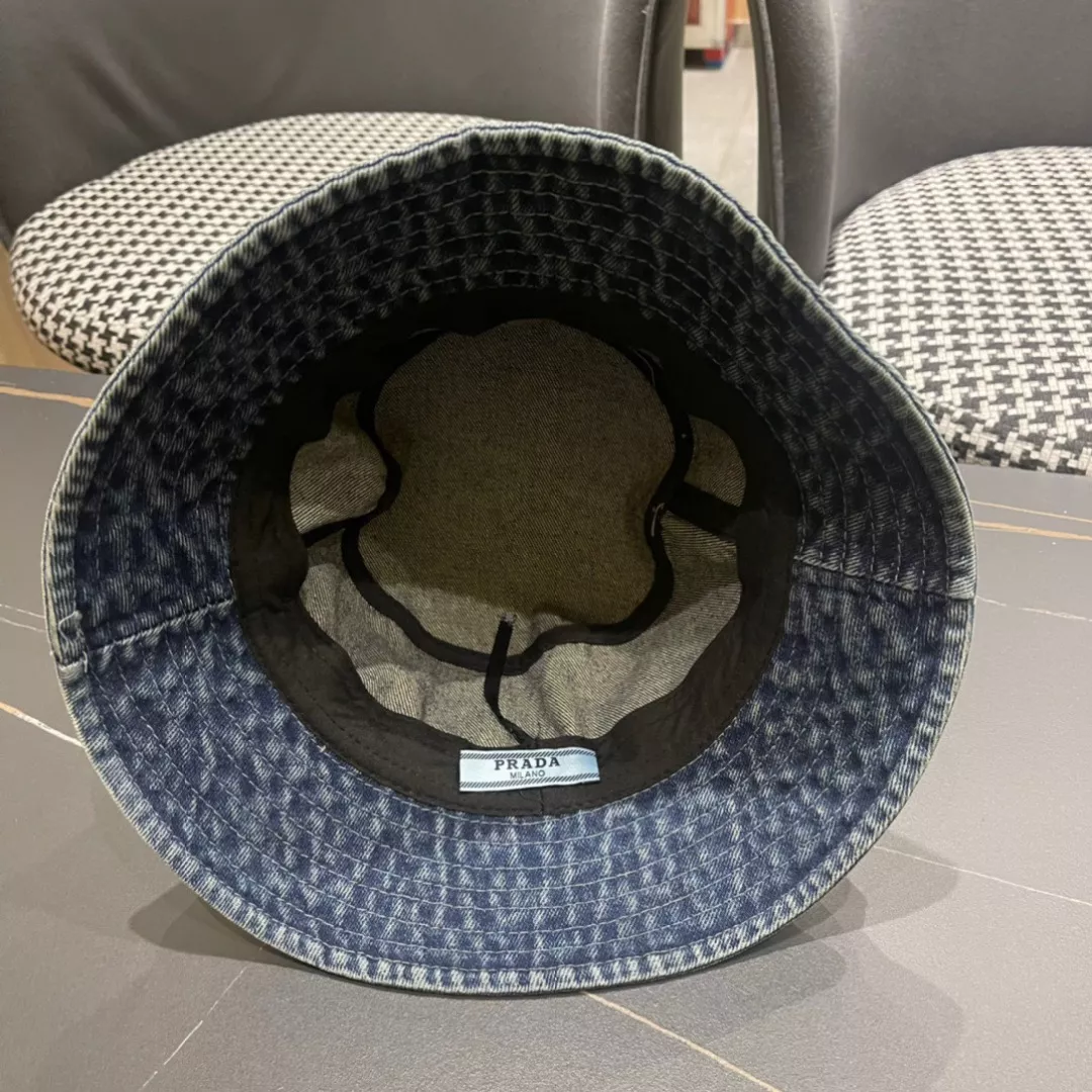 Prada Caps Practical 9033