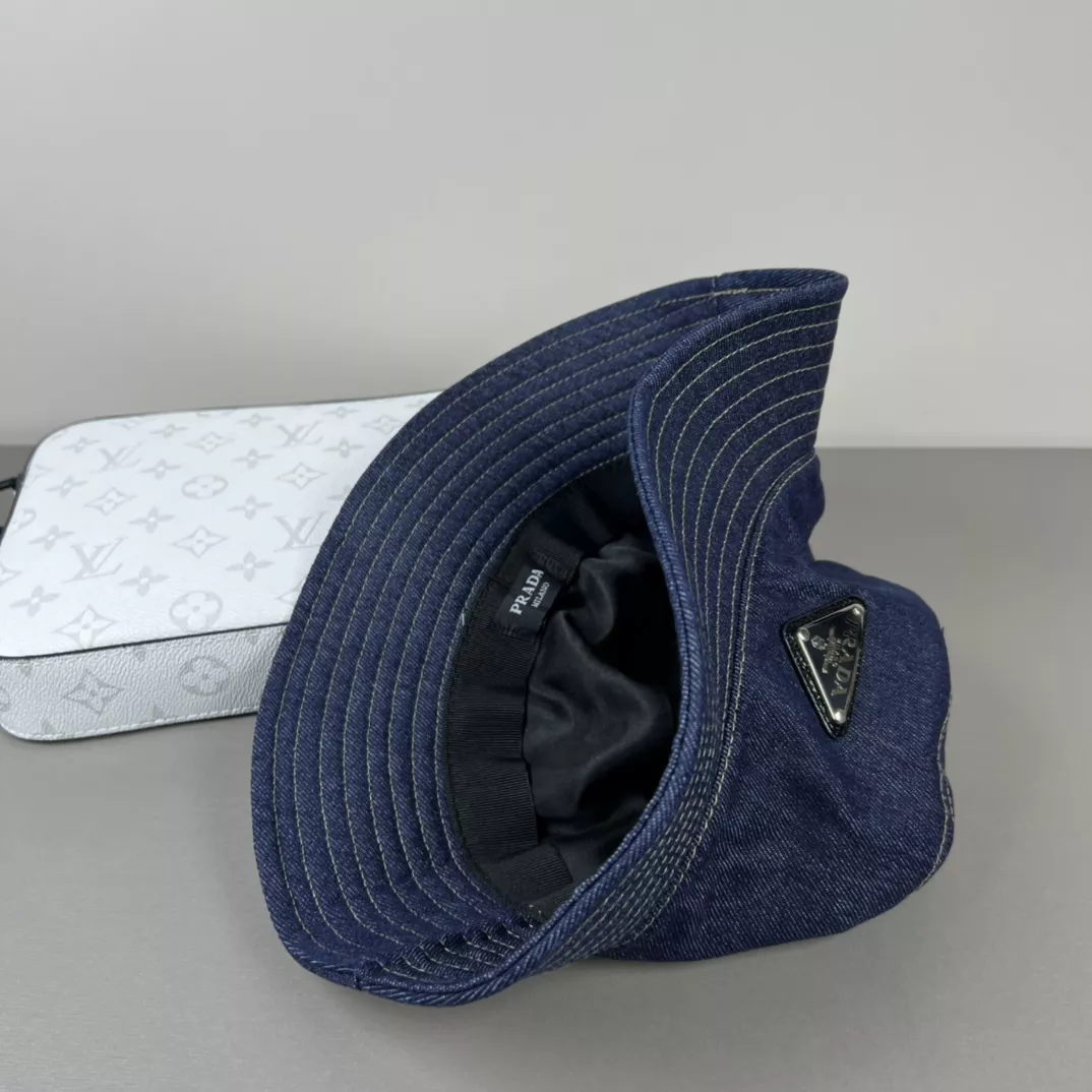 Prada Caps Resilient 1691