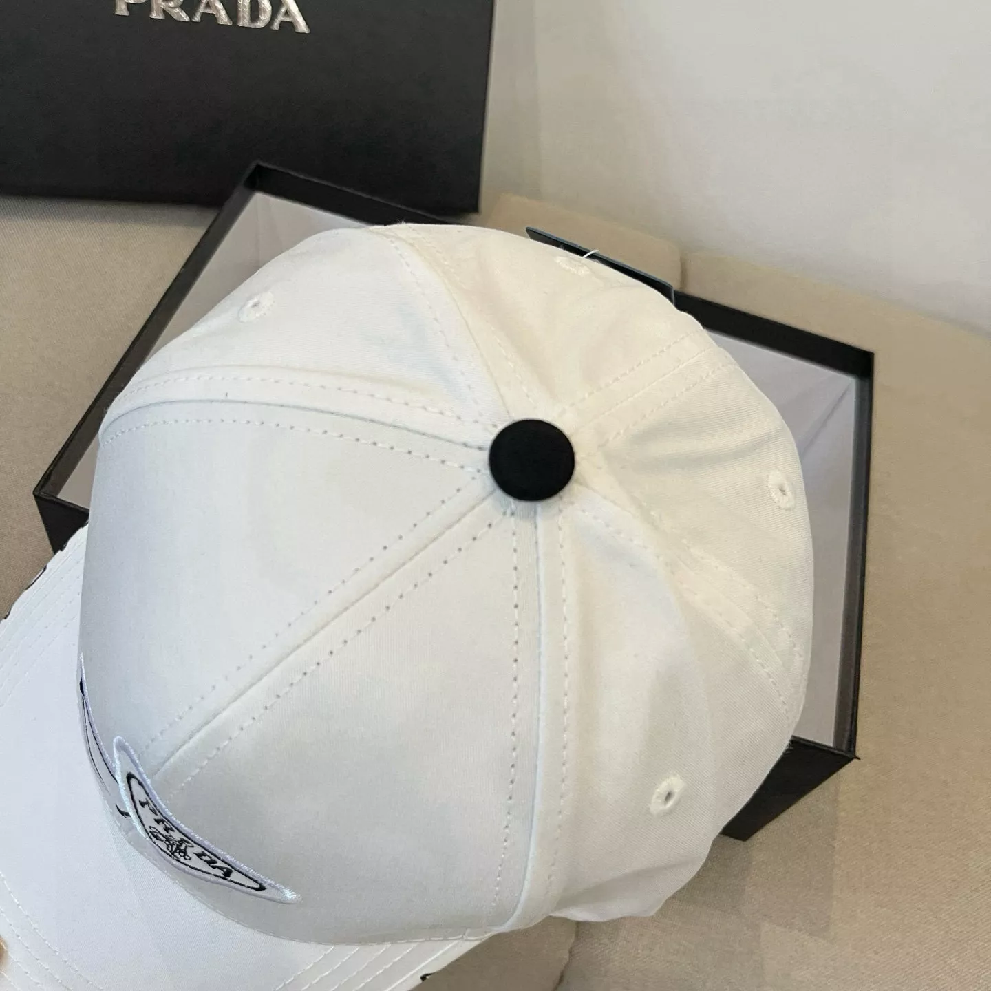 Prada Caps Sophisticated 448