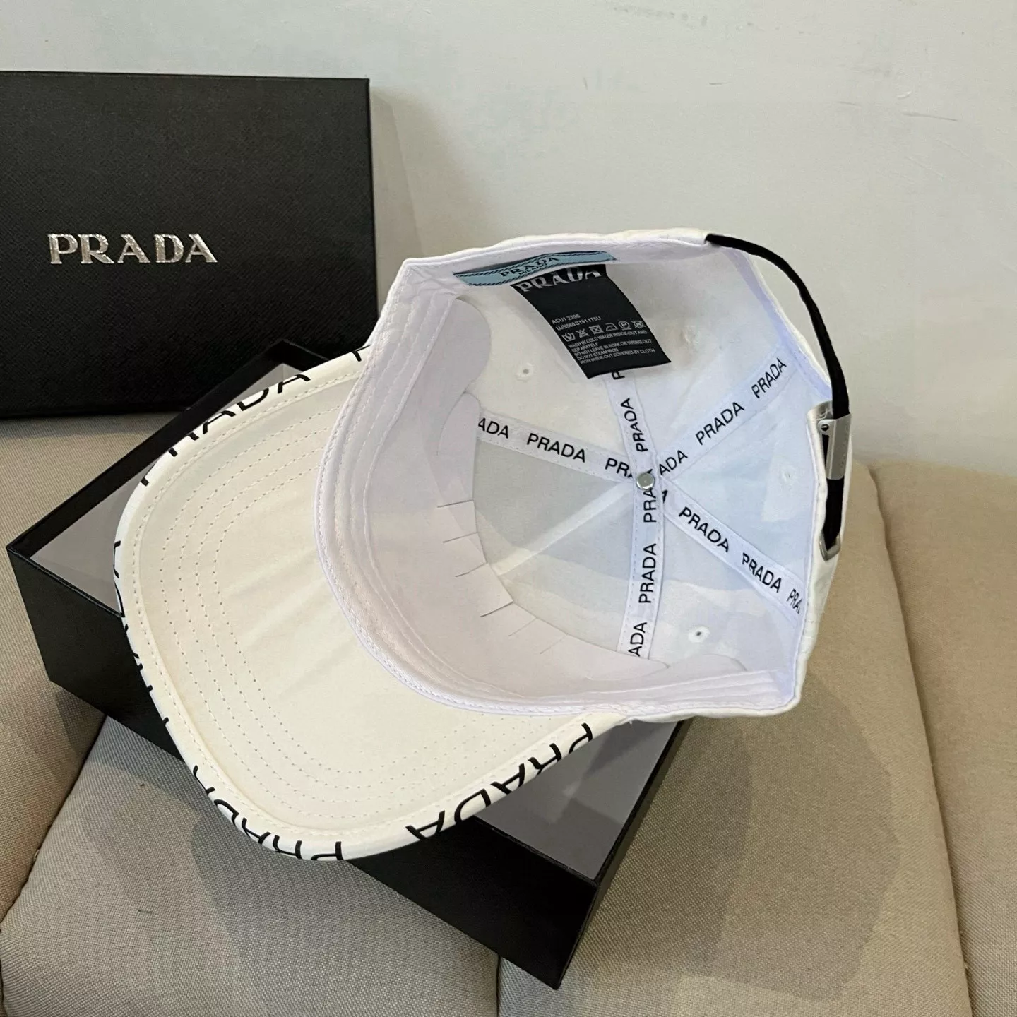 Prada Caps Sophisticated 448