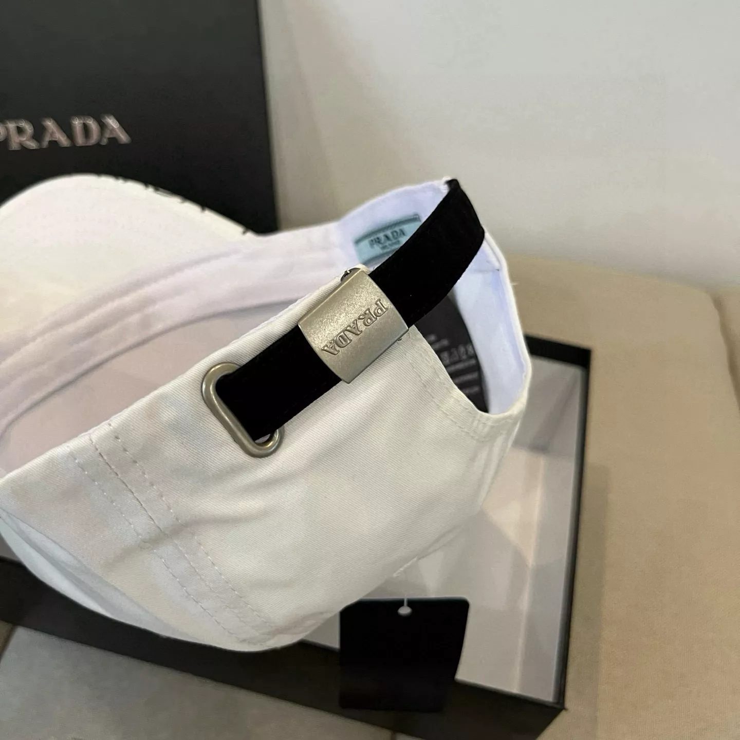 Prada Caps Sophisticated 448