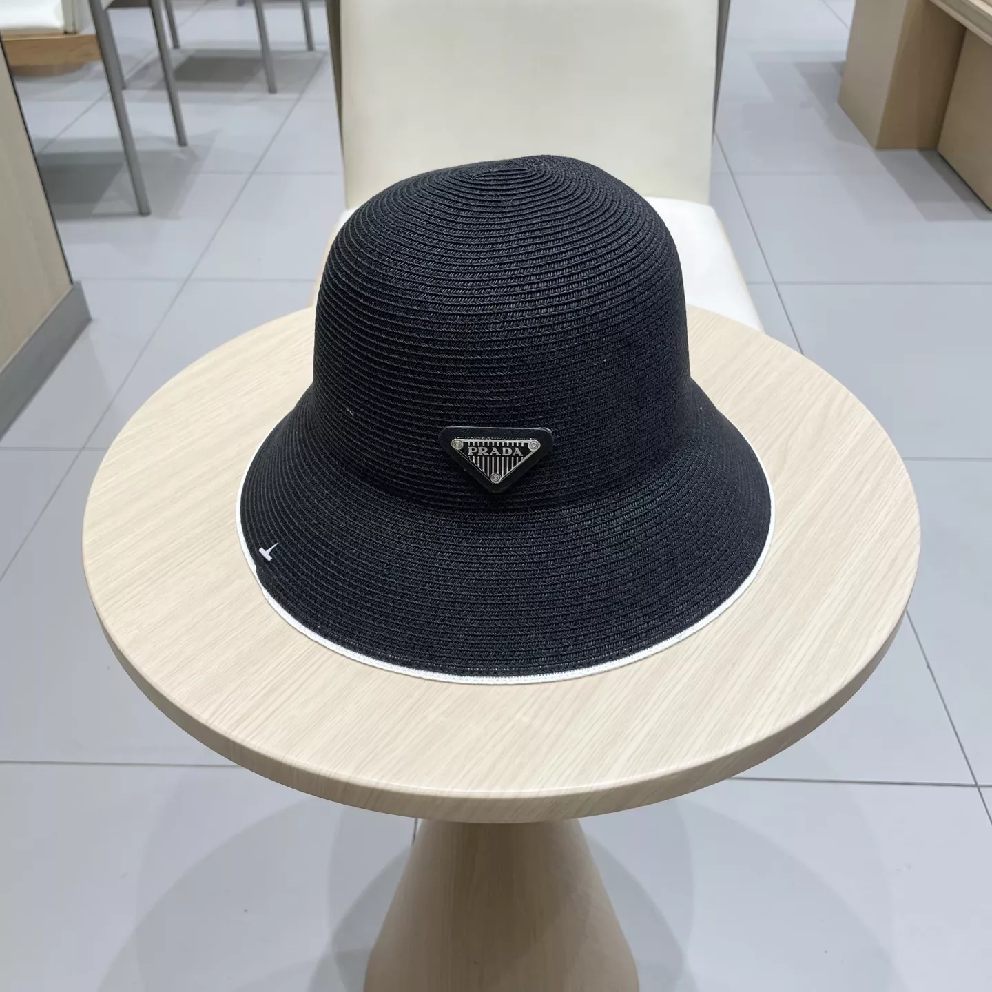 Prada Caps Timeless 1689