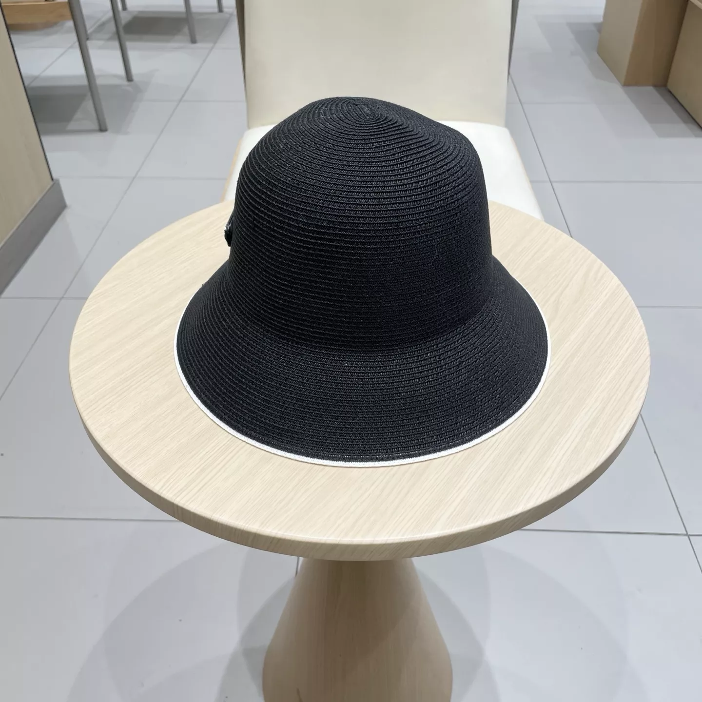 Prada Caps Timeless 1689