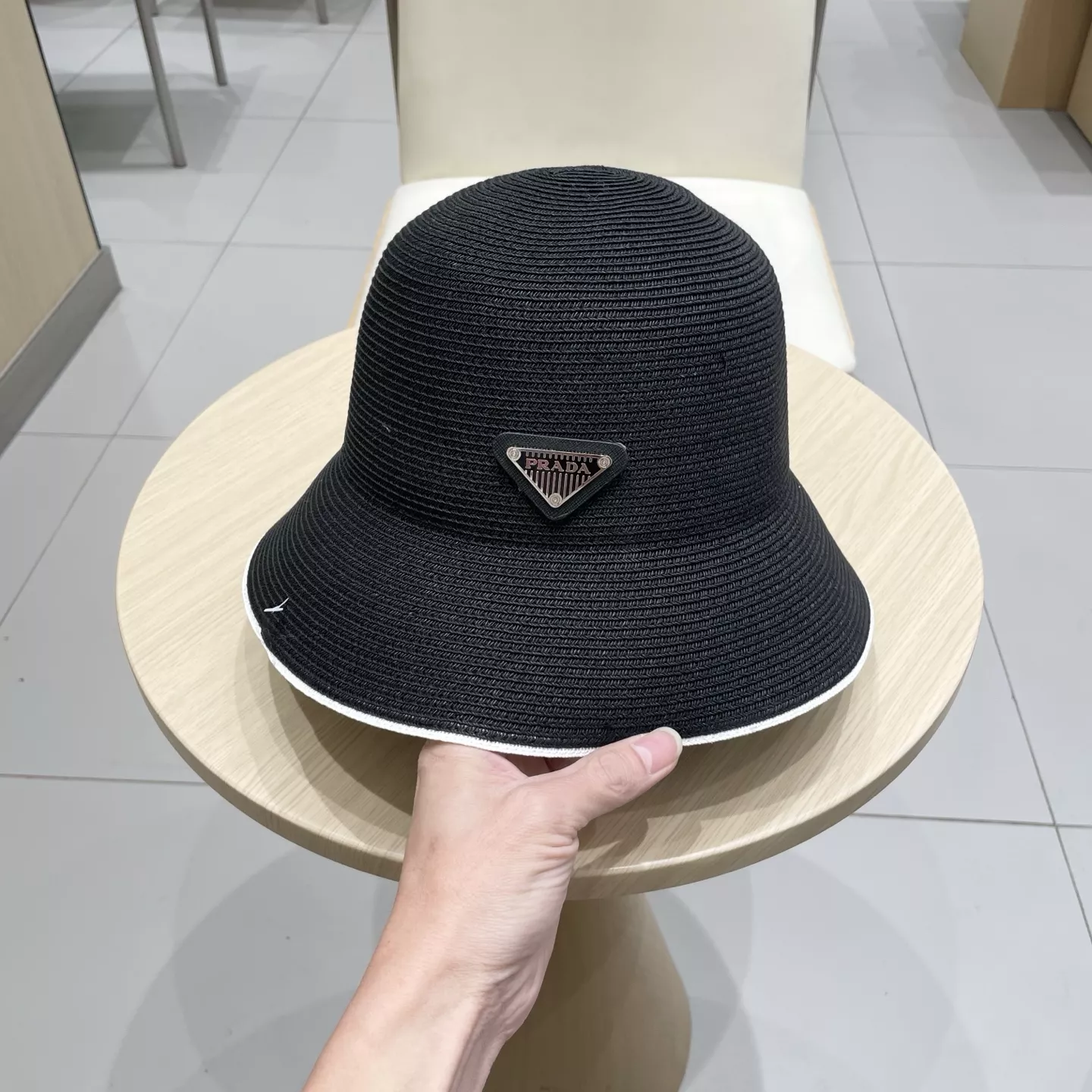 Prada Caps Timeless 1689