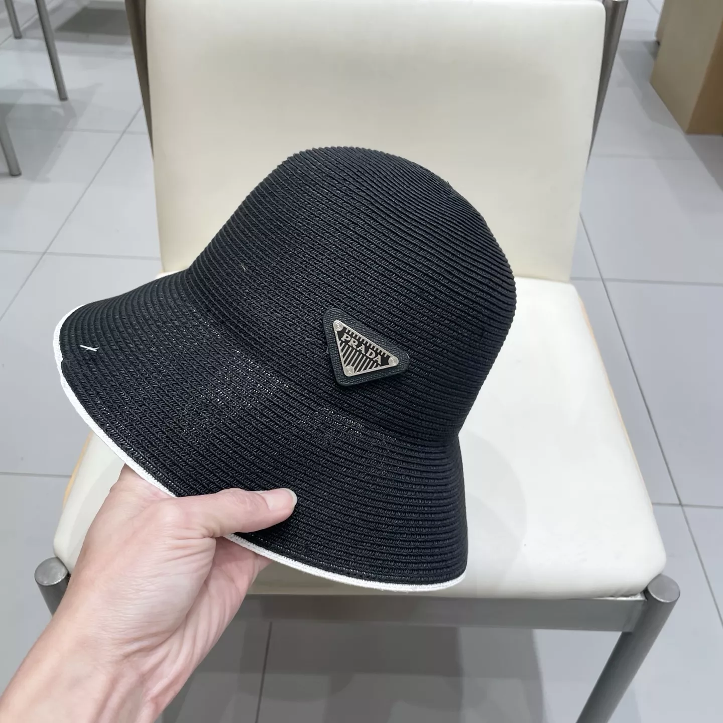 Prada Caps Timeless 1689