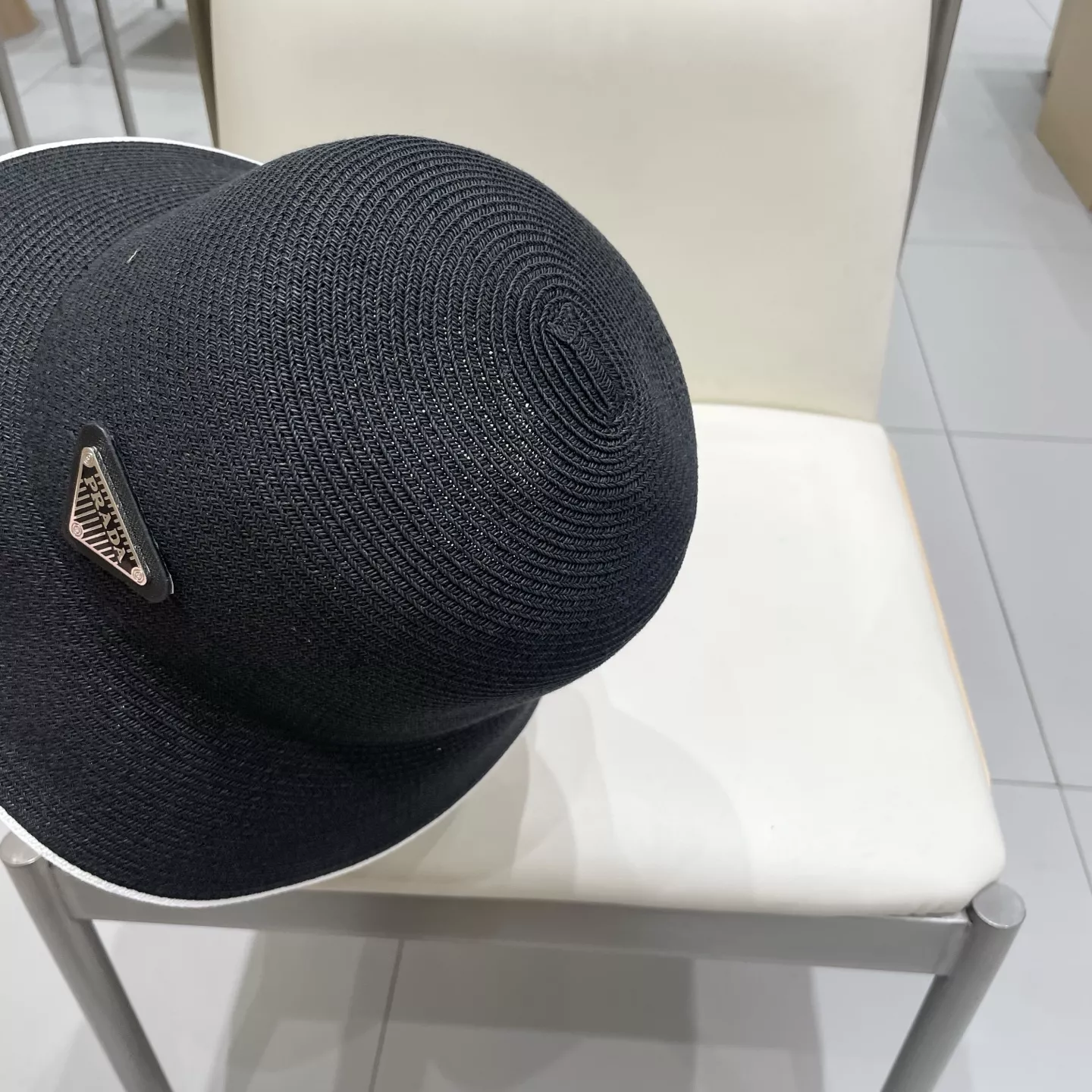 Prada Caps Timeless 1689
