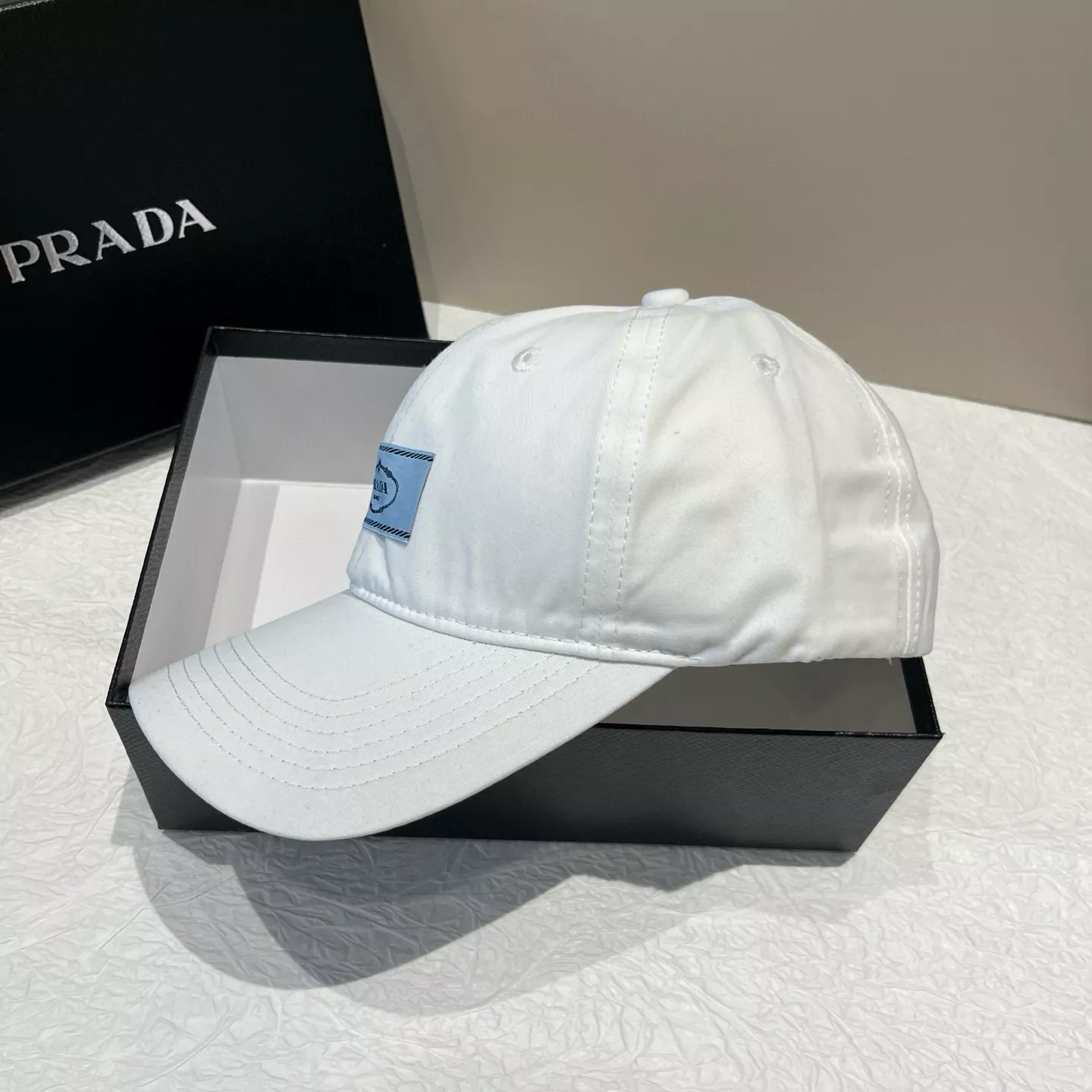 Prada Caps Timeless 5454