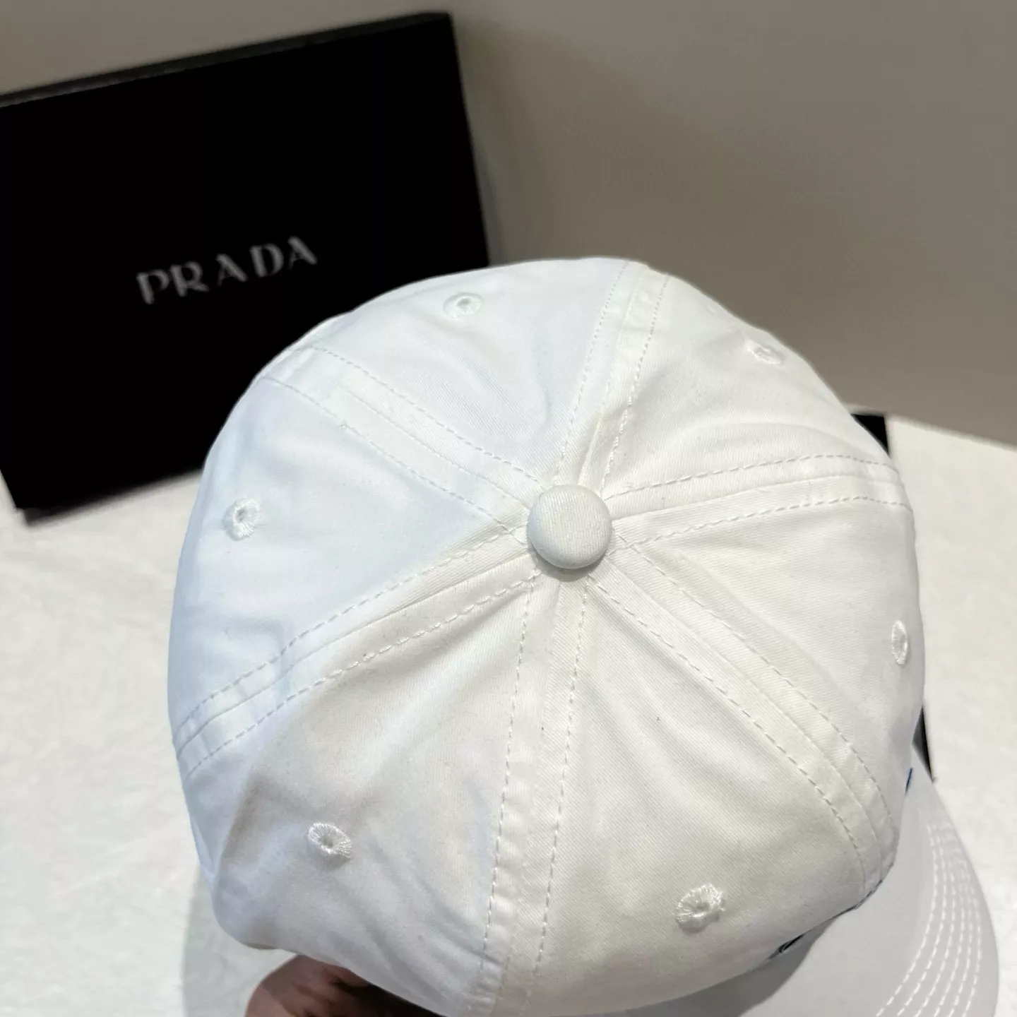 Prada Caps Timeless 5454