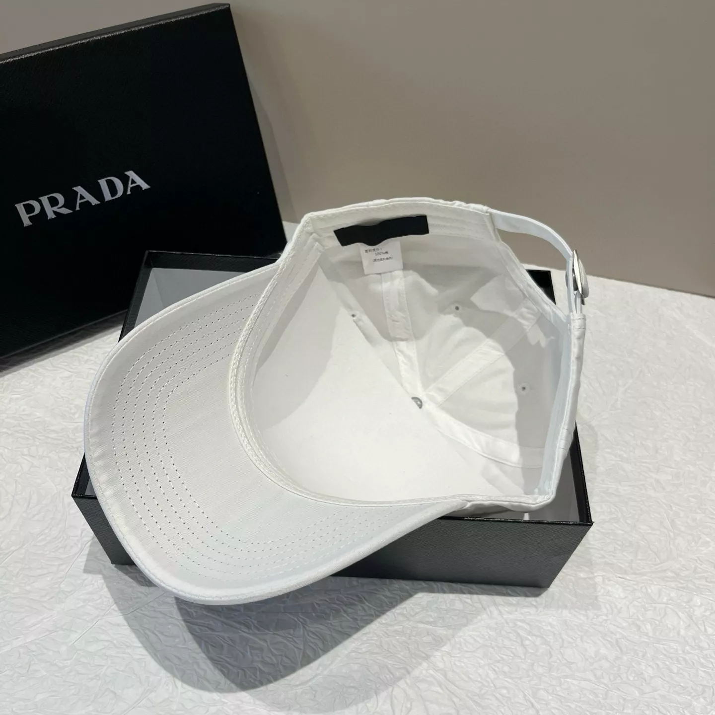 Prada Caps Timeless 5454
