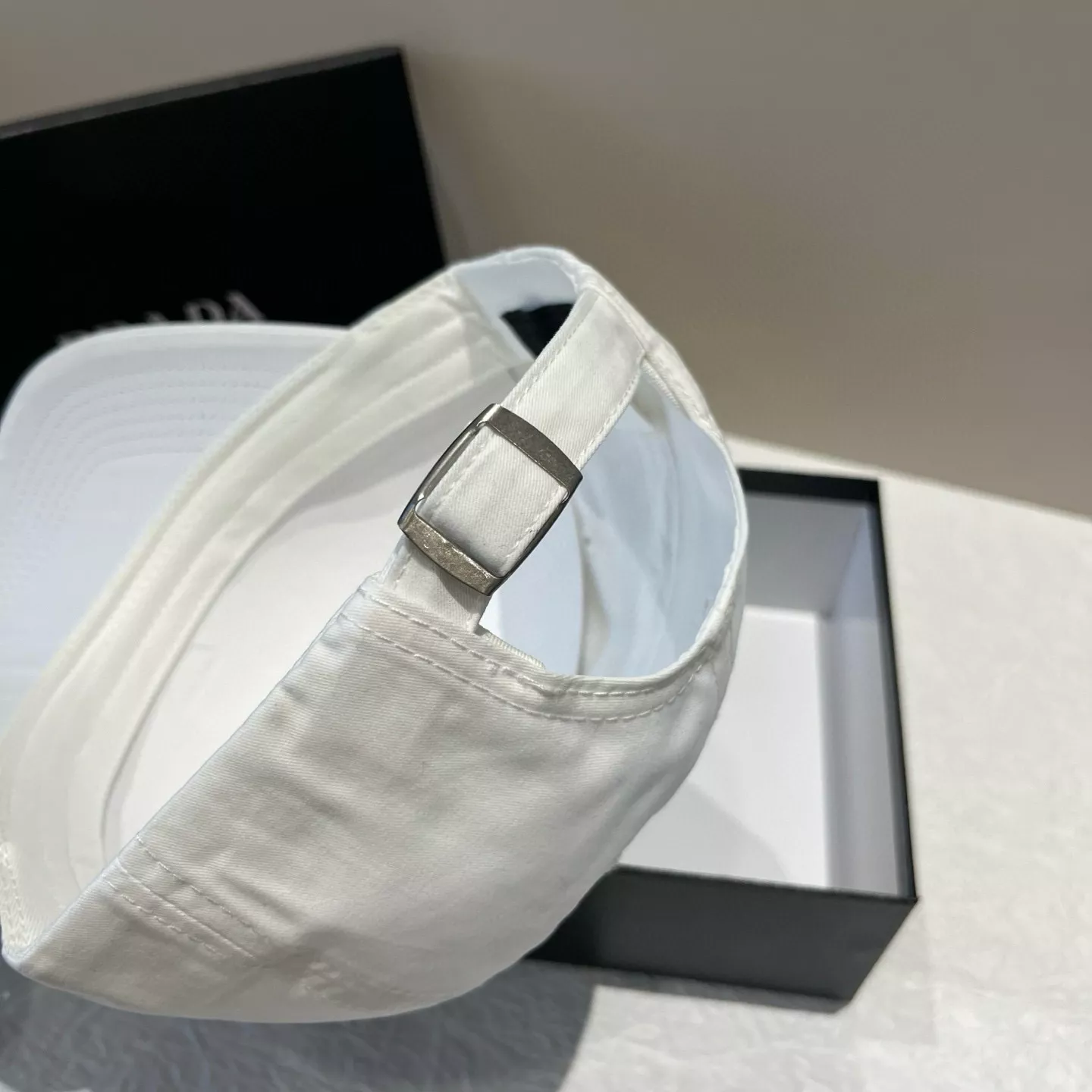 Prada Caps Timeless 5454
