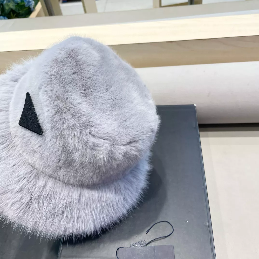 Prada Caps TopPick 4686