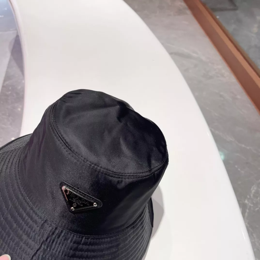 Prada Caps Unique 8674