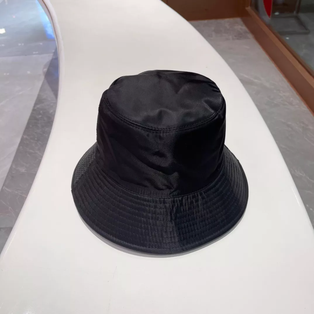 Prada Caps Unique 8674
